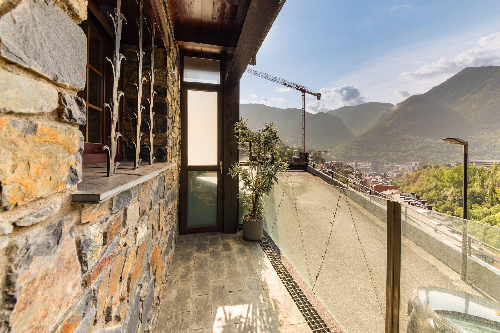 CASA ADOSADA EN LLOGUER ALS VILARS