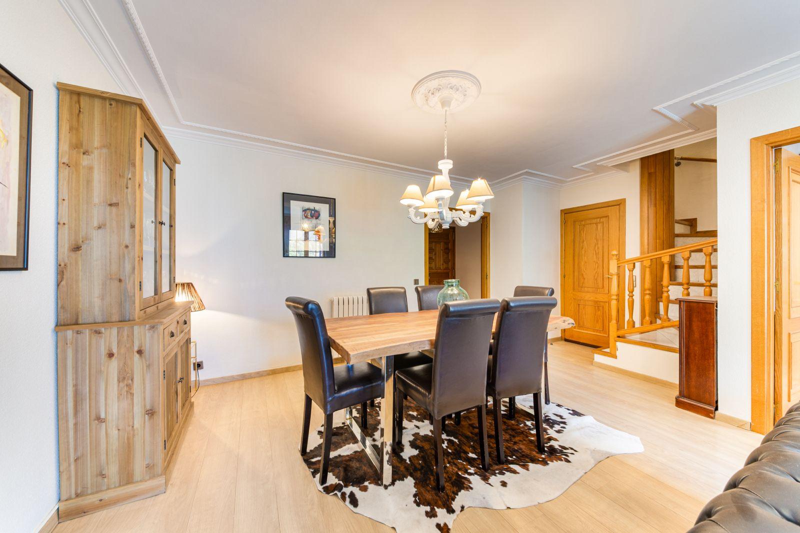 CASA ADOSADA EN LLOGUER ALS VILARS