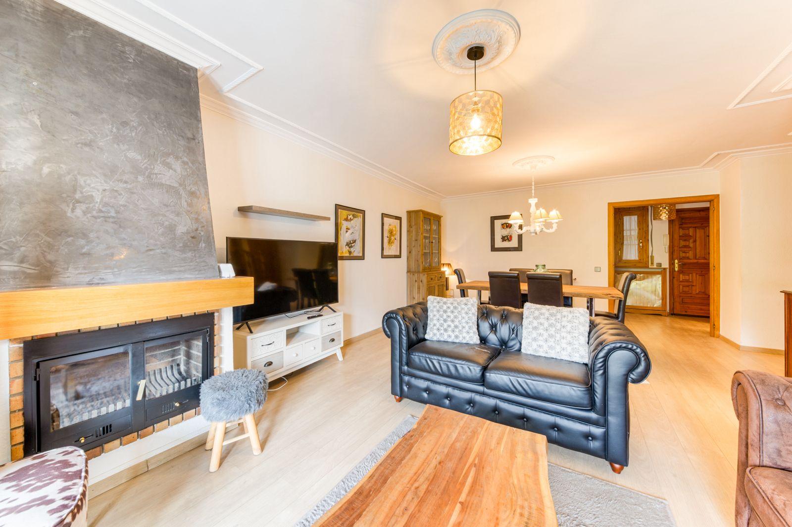 CASA ADOSADA EN LLOGUER ALS VILARS