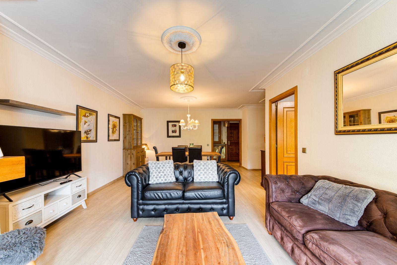 CASA ADOSADA EN LLOGUER ALS VILARS