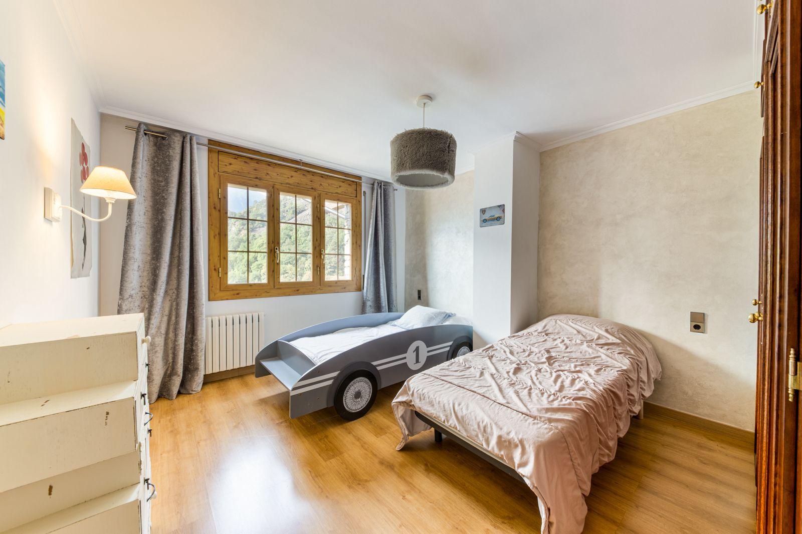 CASA ADOSADA EN LLOGUER ALS VILARS