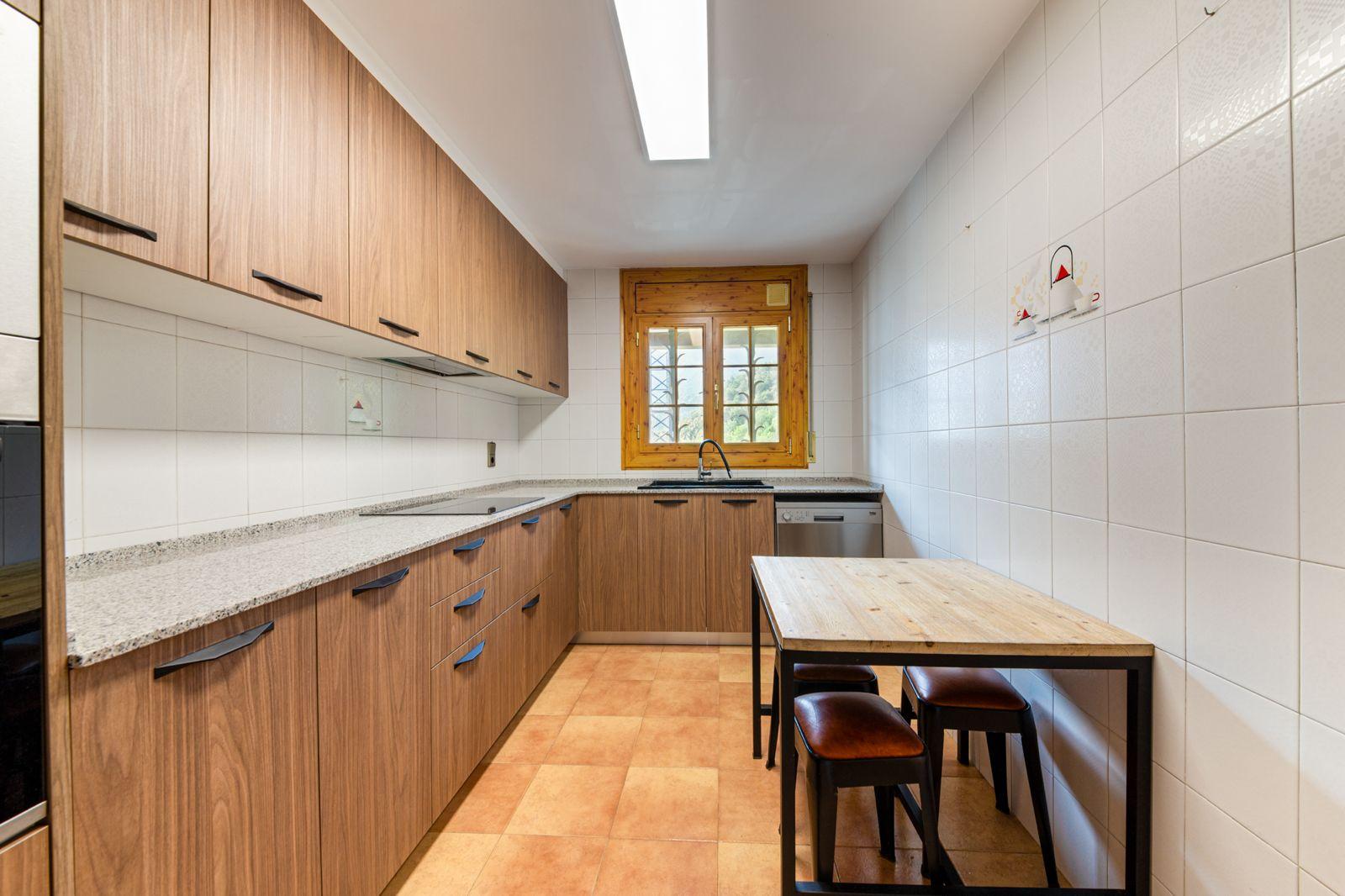 CASA ADOSADA EN LLOGUER ALS VILARS