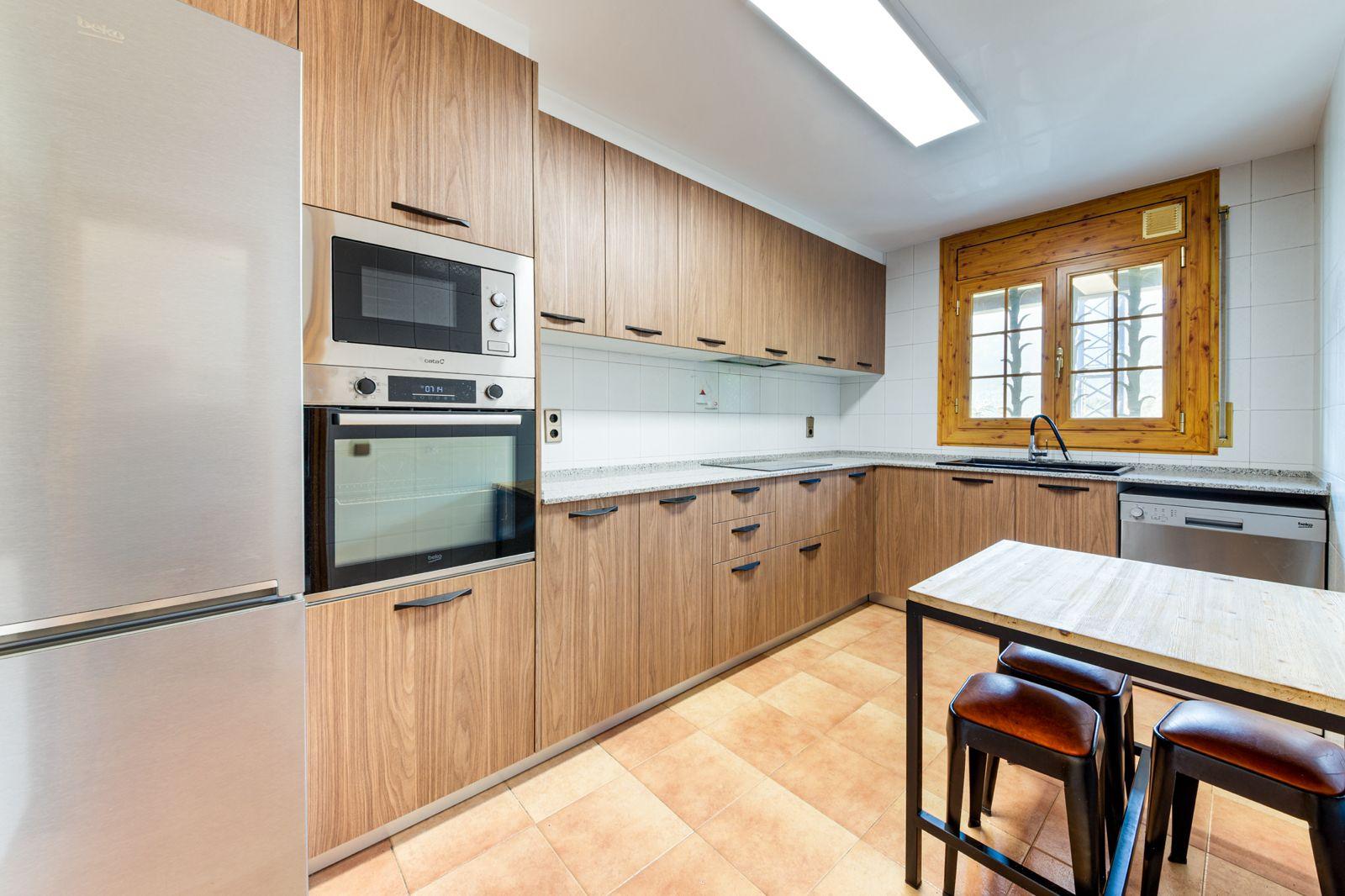 CASA ADOSADA EN LLOGUER ALS VILARS