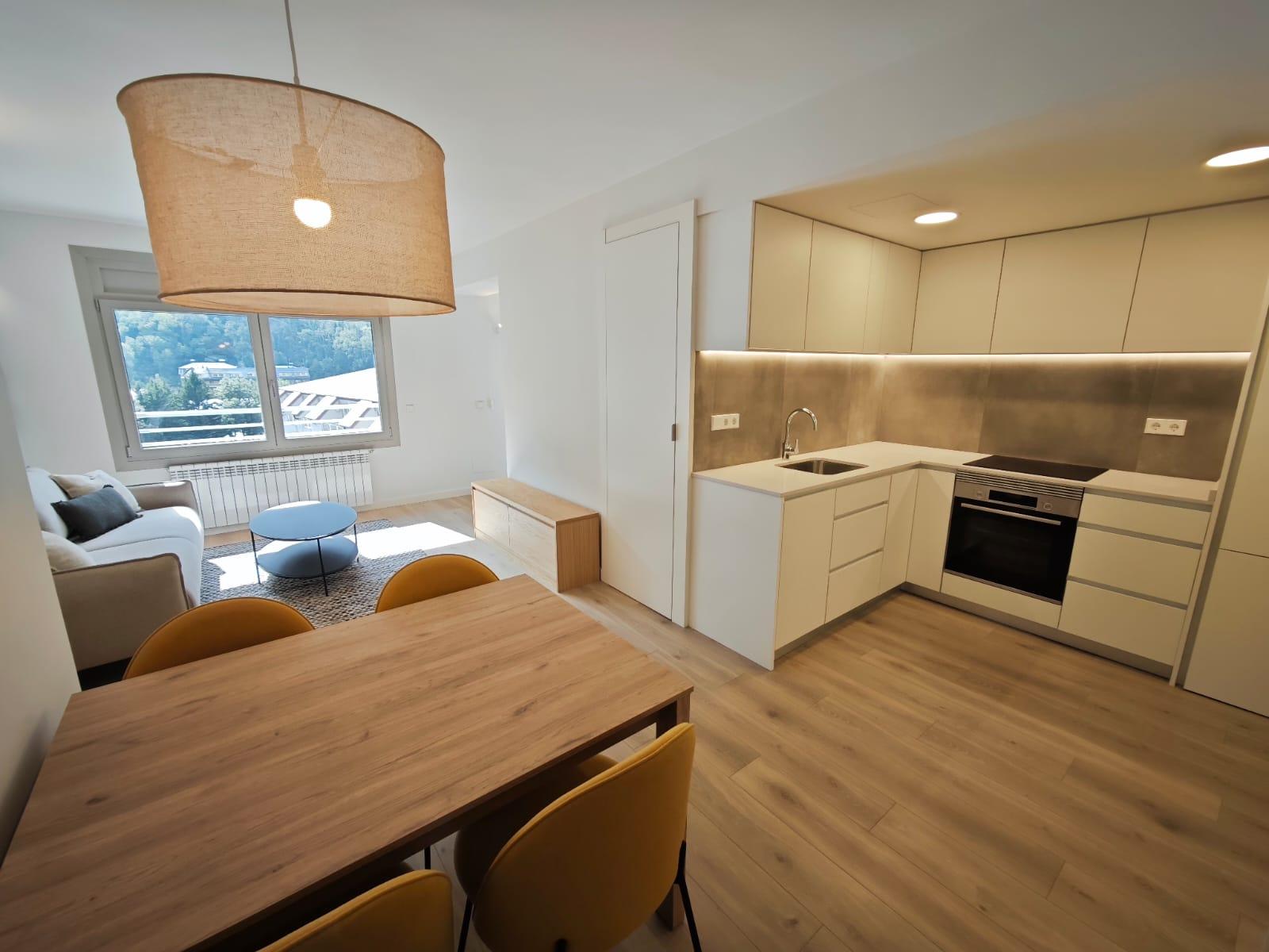 Piso de alquiler en Andorra la Vella, 1 habitación, 50 metros