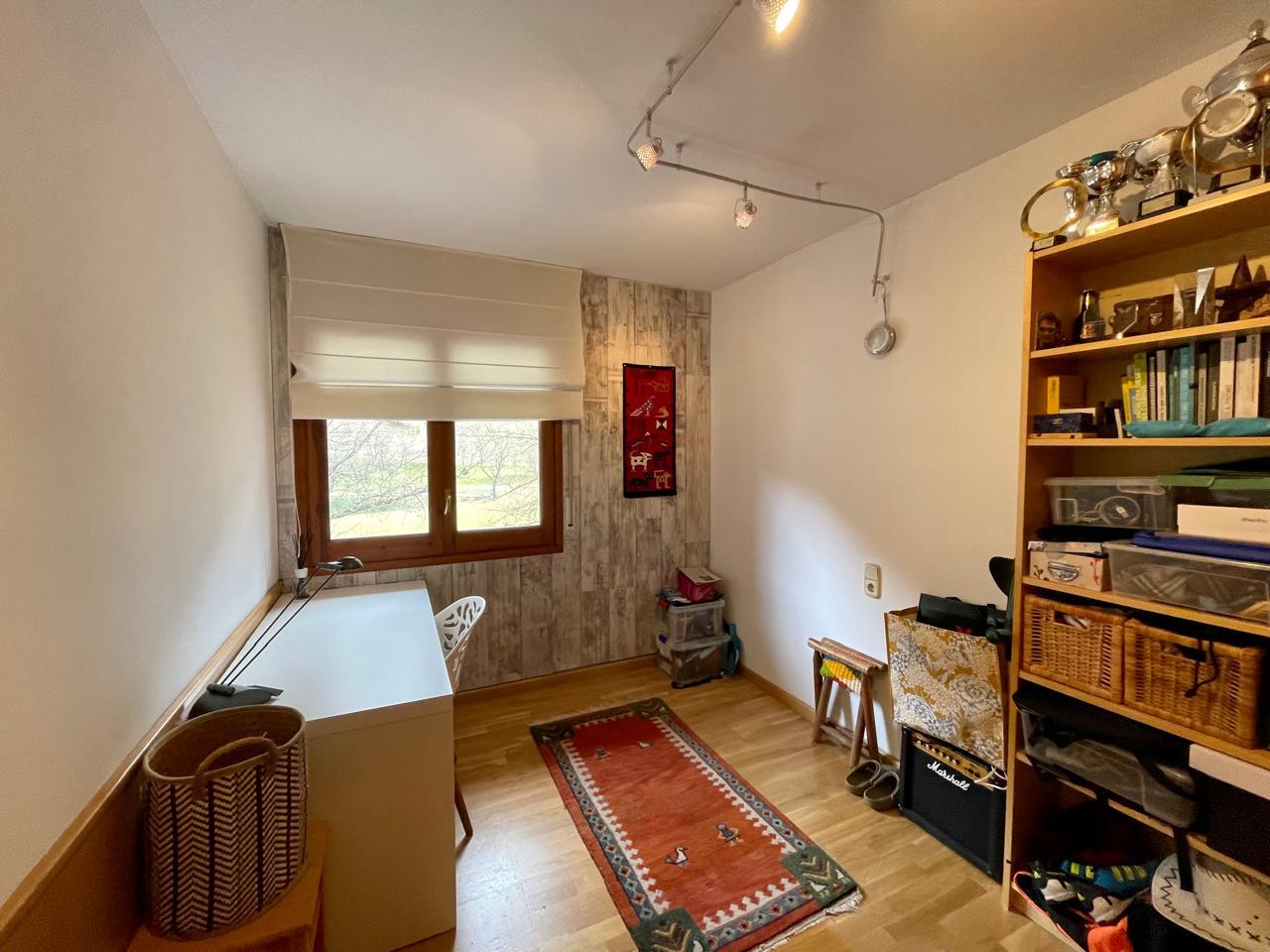 CASA EN VENDA A LA CORTINADA