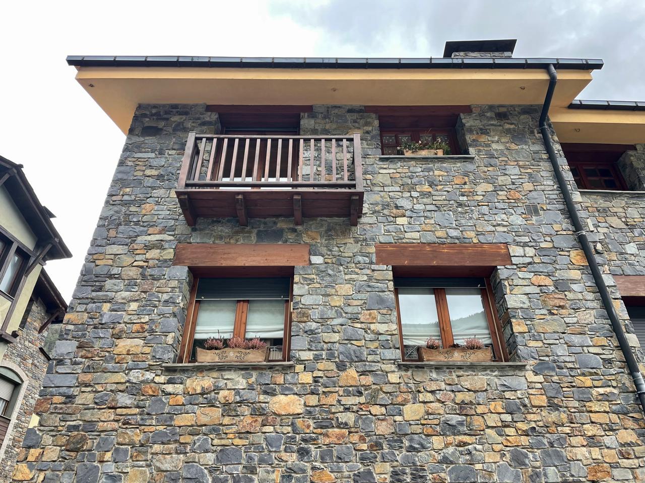CASA EN VENDA A LA CORTINADA