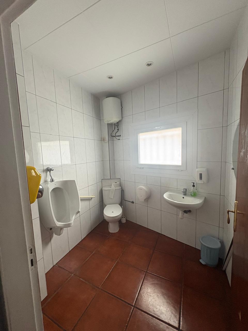 Local comercial de alquiler en Escaldes Engordany, 100 metros