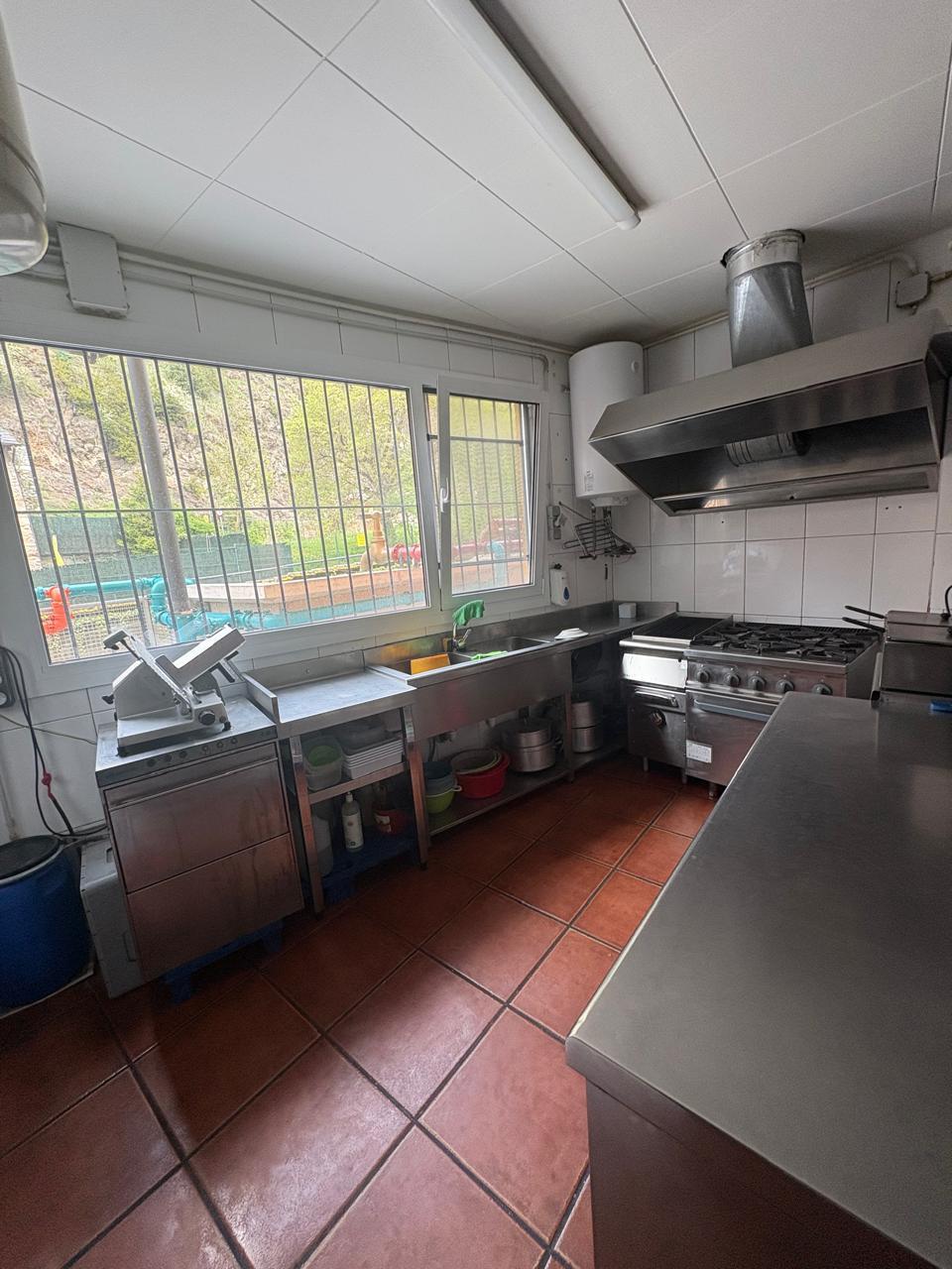 Local comercial de alquiler en Escaldes Engordany, 100 metros