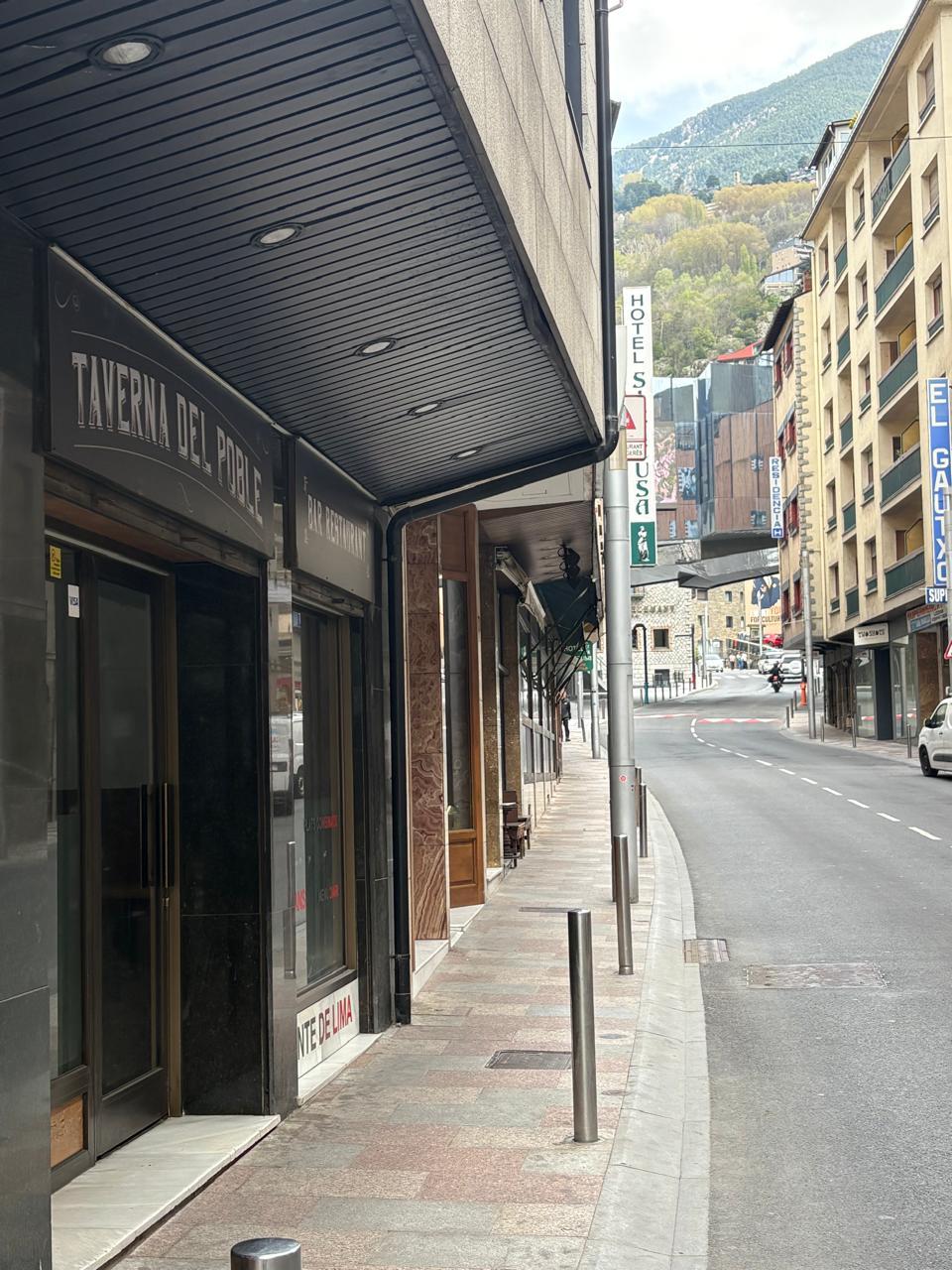 Local comercial de alquiler en Escaldes Engordany, 100 metros