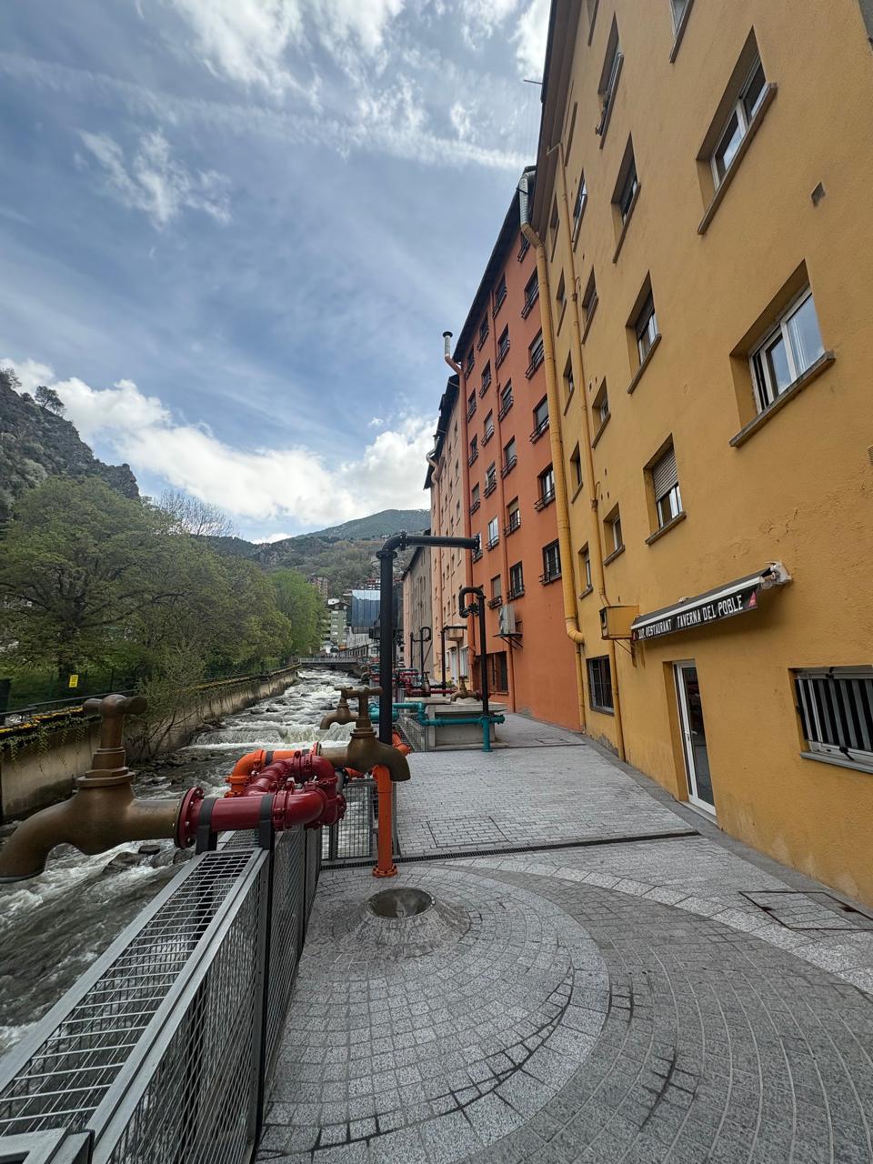 Local comercial de alquiler en Escaldes Engordany, 100 metros