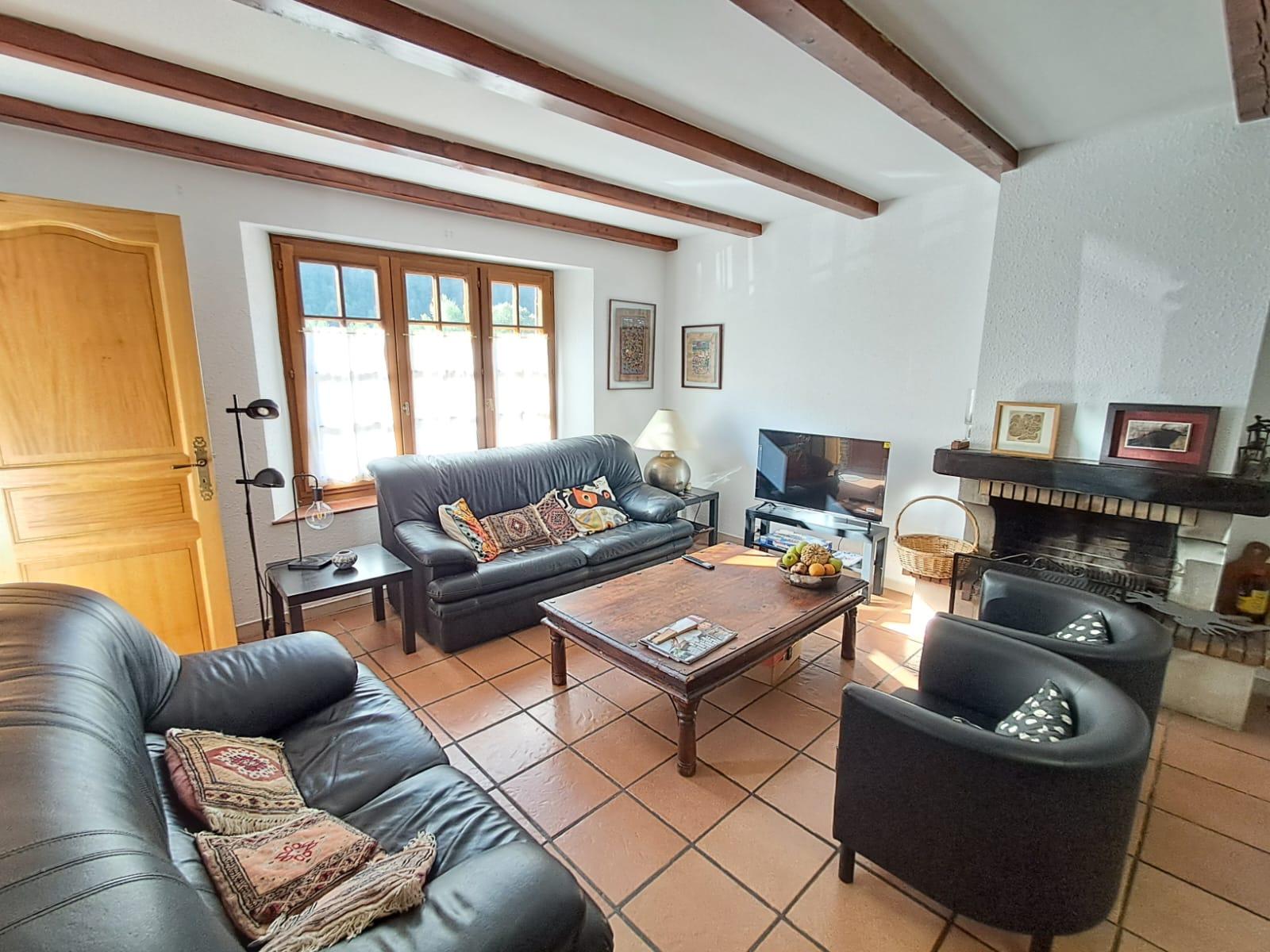 CASA ADOSSADA EN VENDA A ARANS