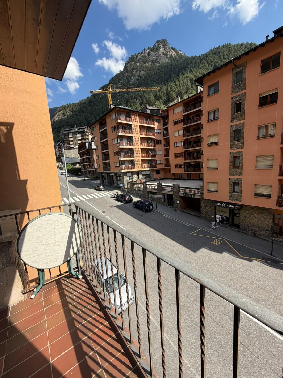 Pis a Prat de la Mola (Arinsal) en Venda